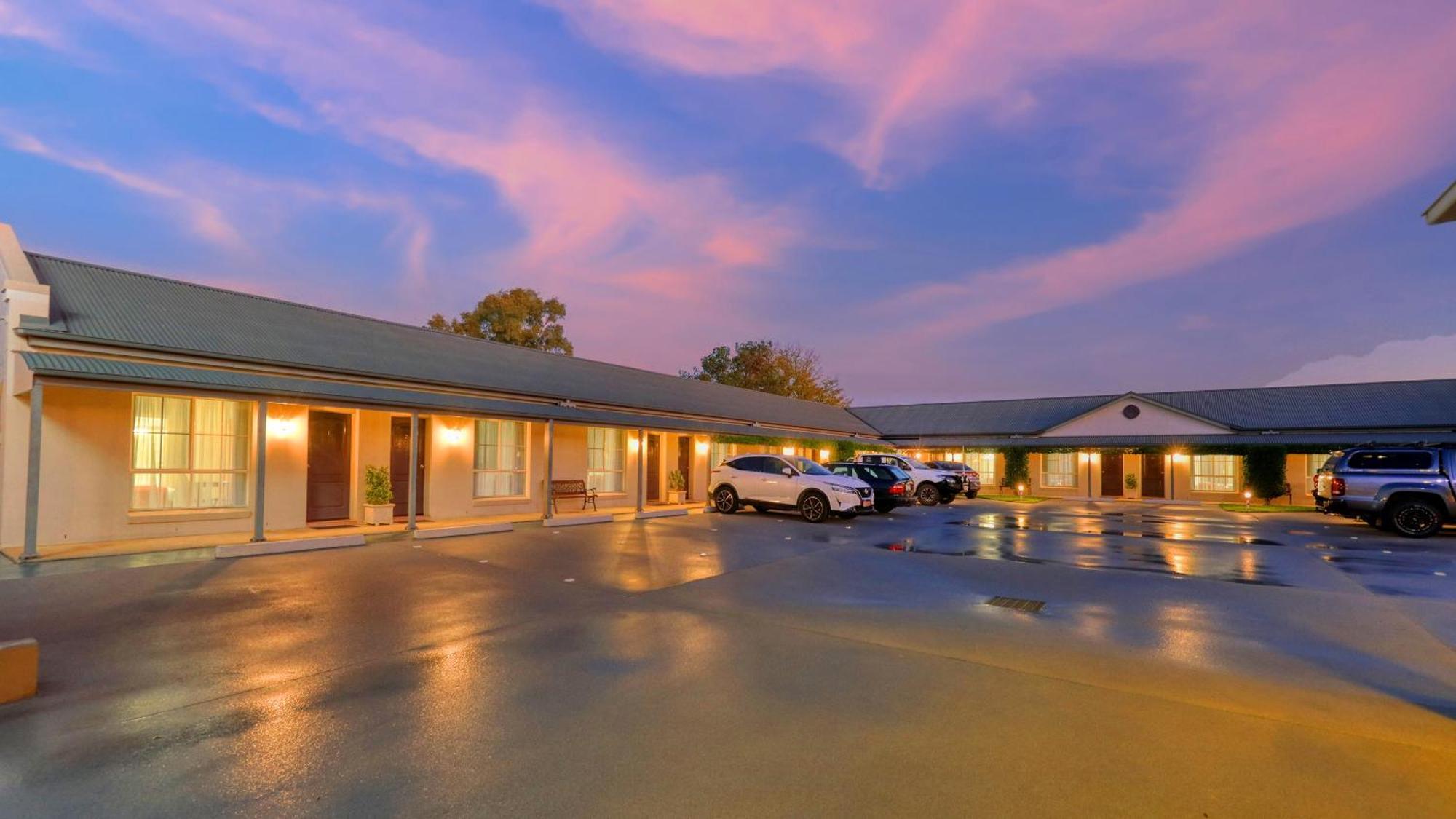 Breakout Motor Inn Cowra Exterior photo